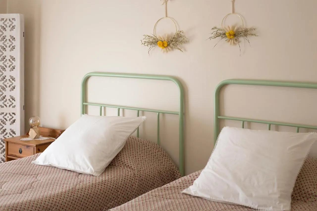 Maison Les Agapanthes Bed & Breakfast Anla